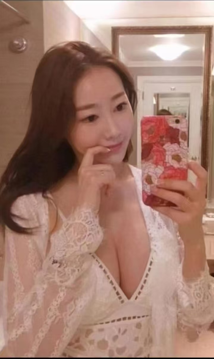 热辣美少妇雾里看花