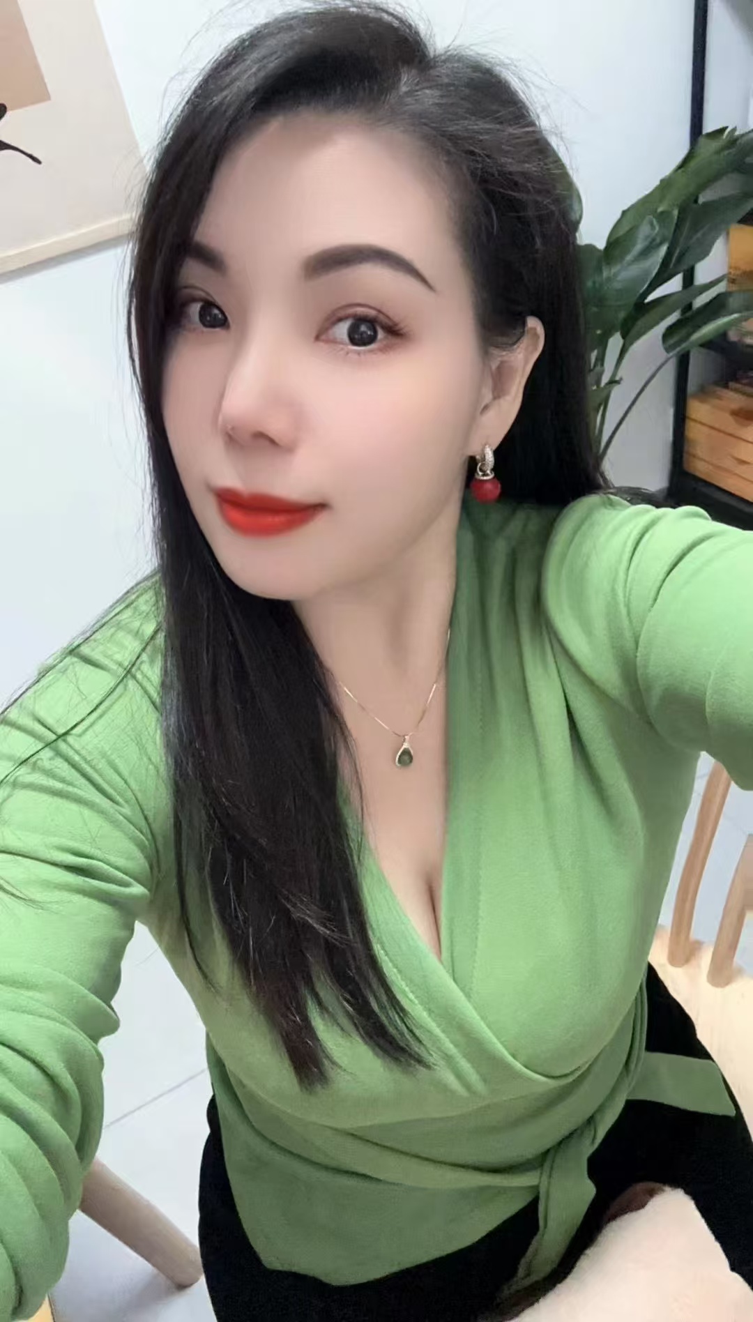 丹凤街惹火冰雪小姐姐