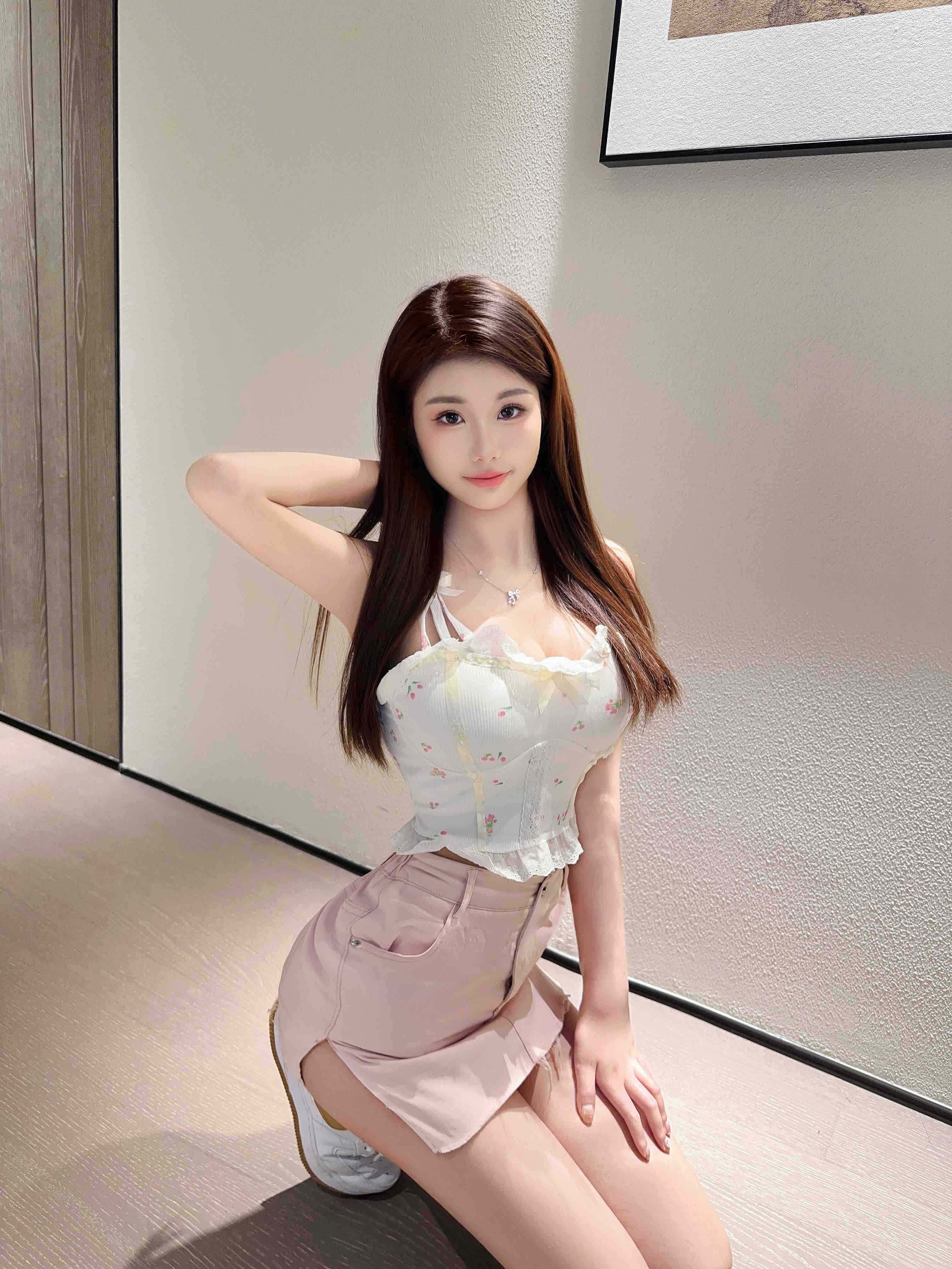 力推清纯新人悦悦