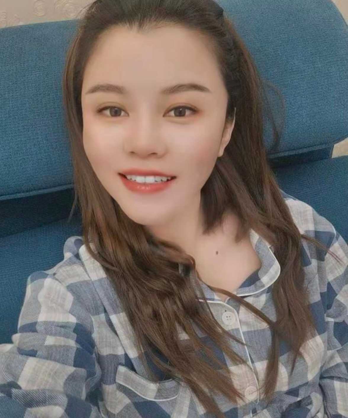 日照练过瑜伽的少妇