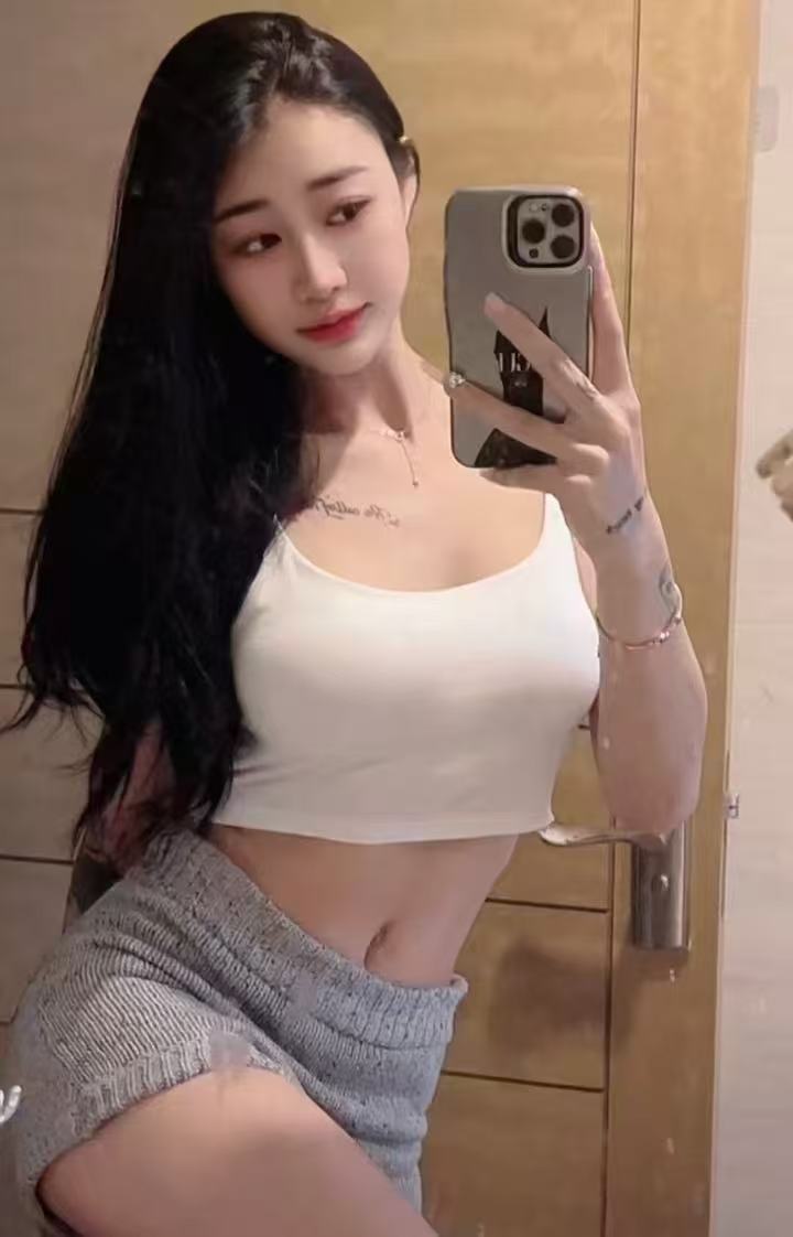 极品身材美妞小湫