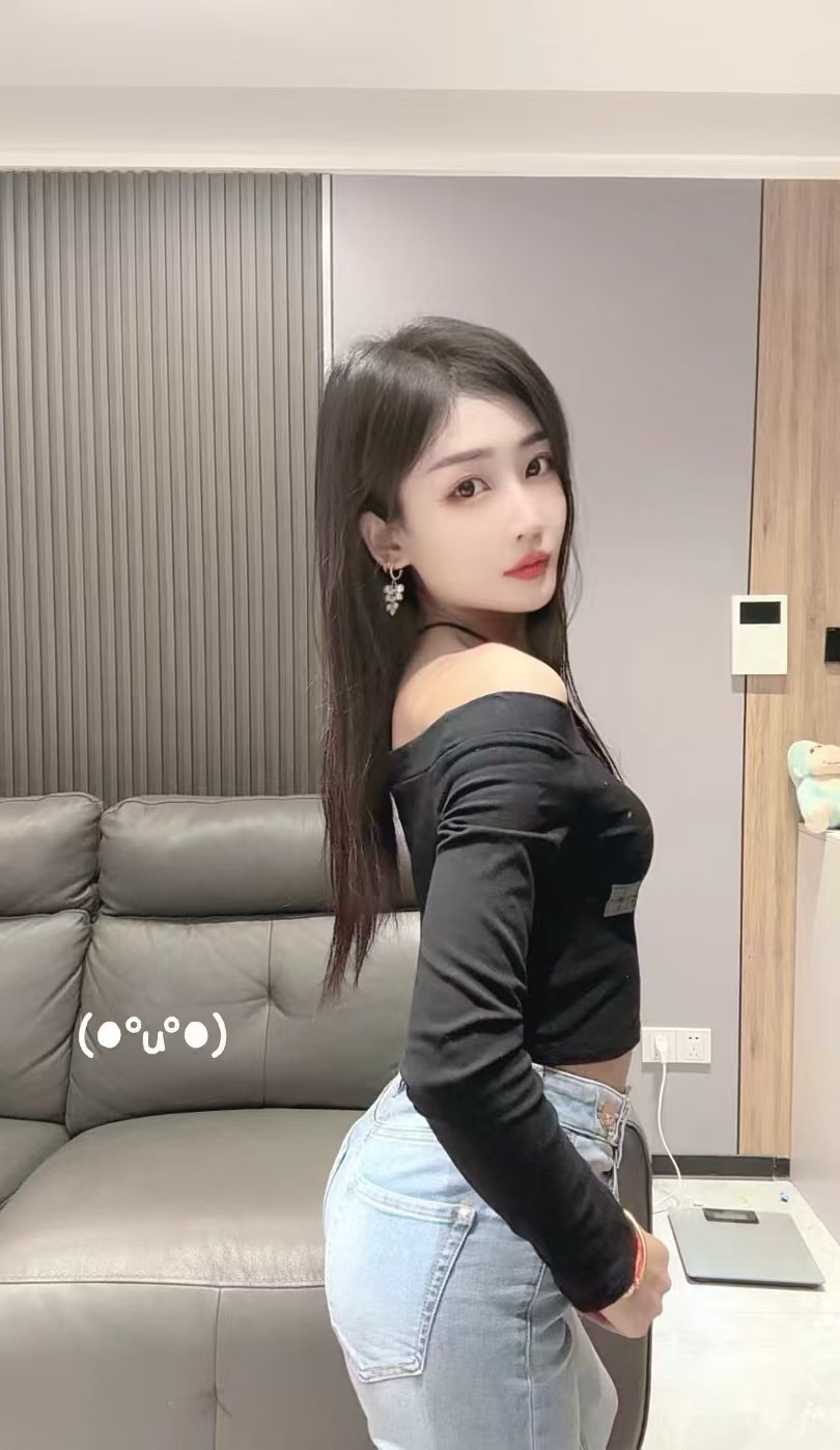 光明白嫩甜妹小小