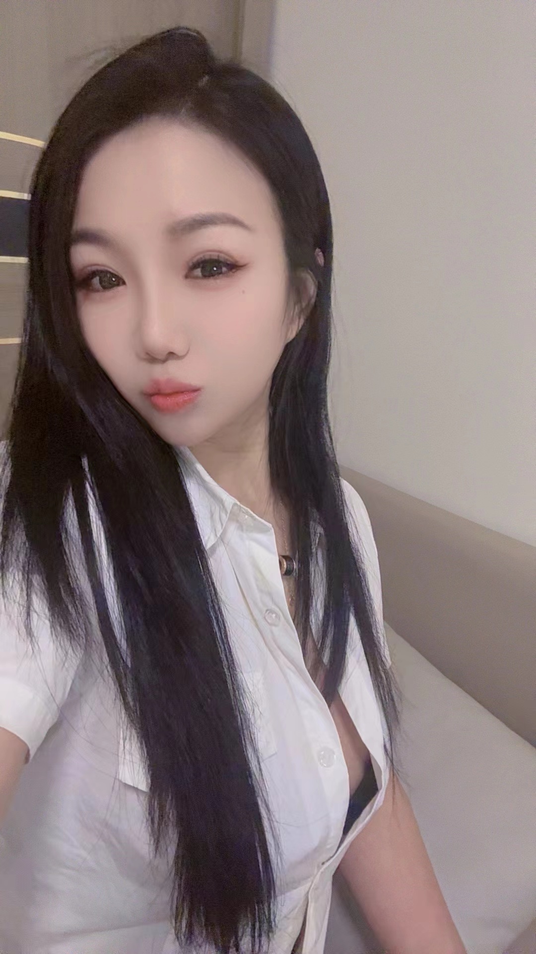 白嫩大奶优宝小姐姐