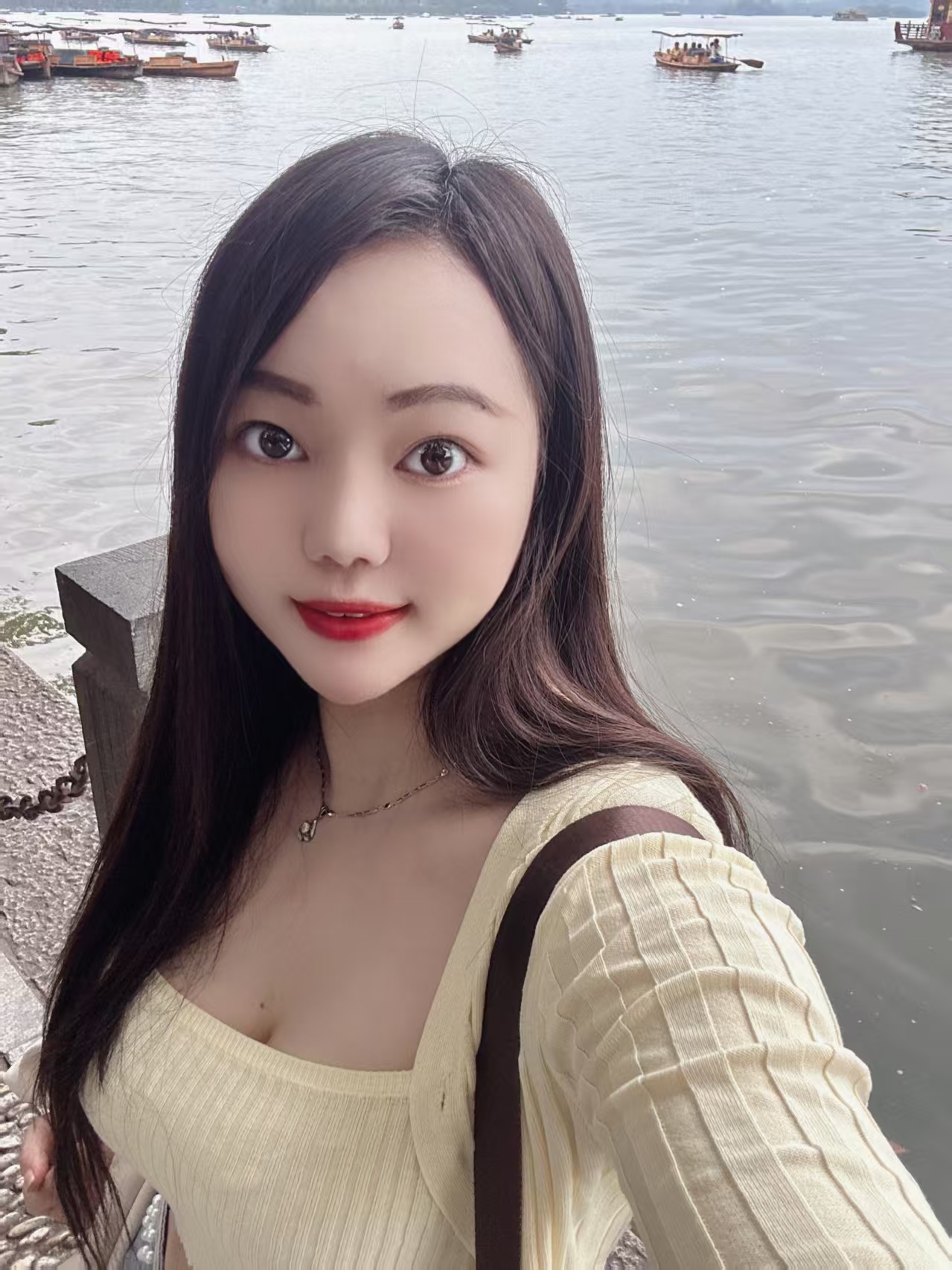 白嫩爆乳重庆辣妹小雪