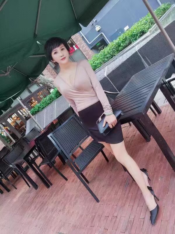 极品大奶短发御姐玫瑰