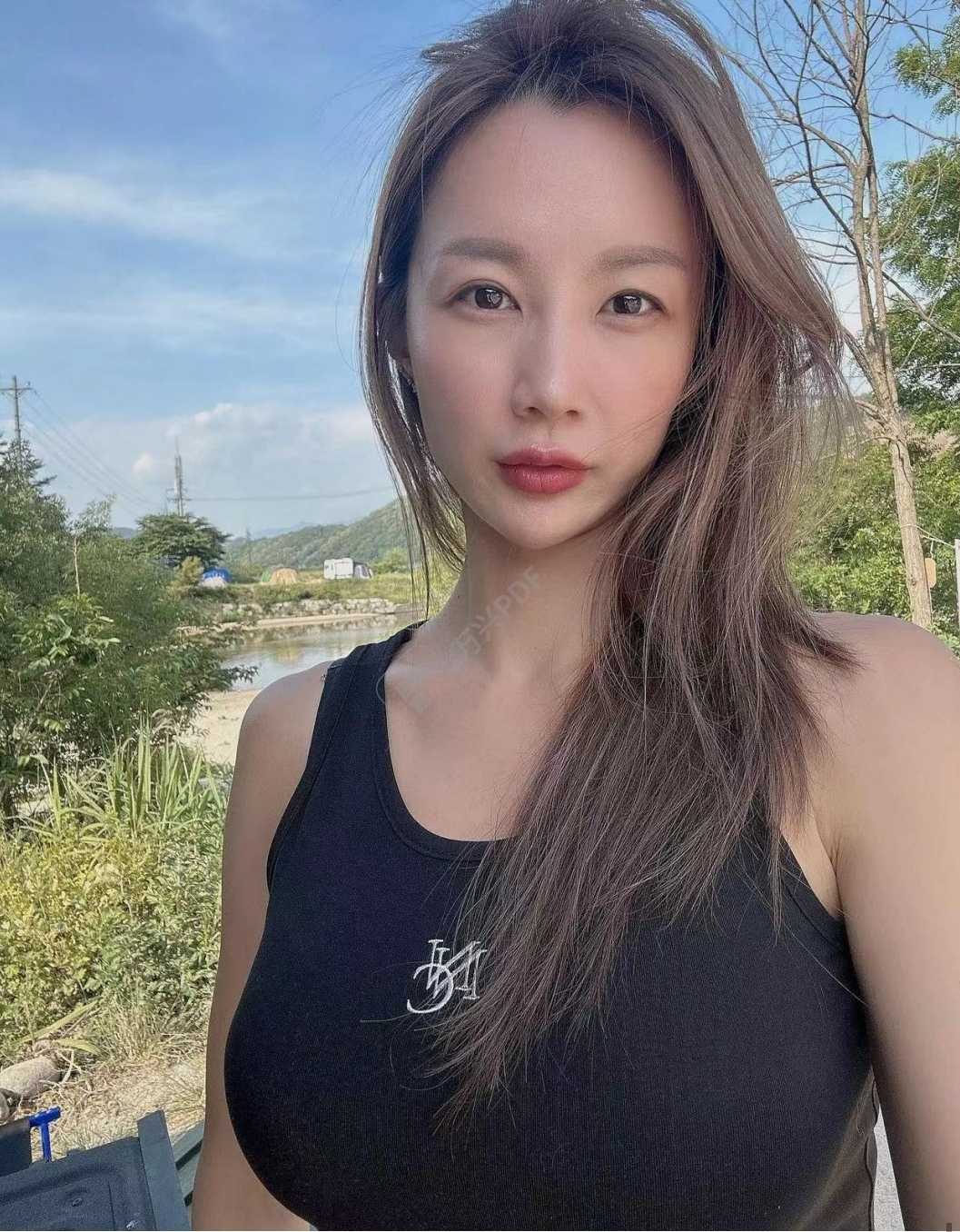 新建99年口技豹纹小少妇