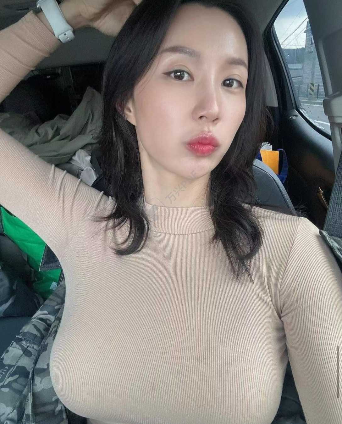 新建99年口技豹纹小少妇