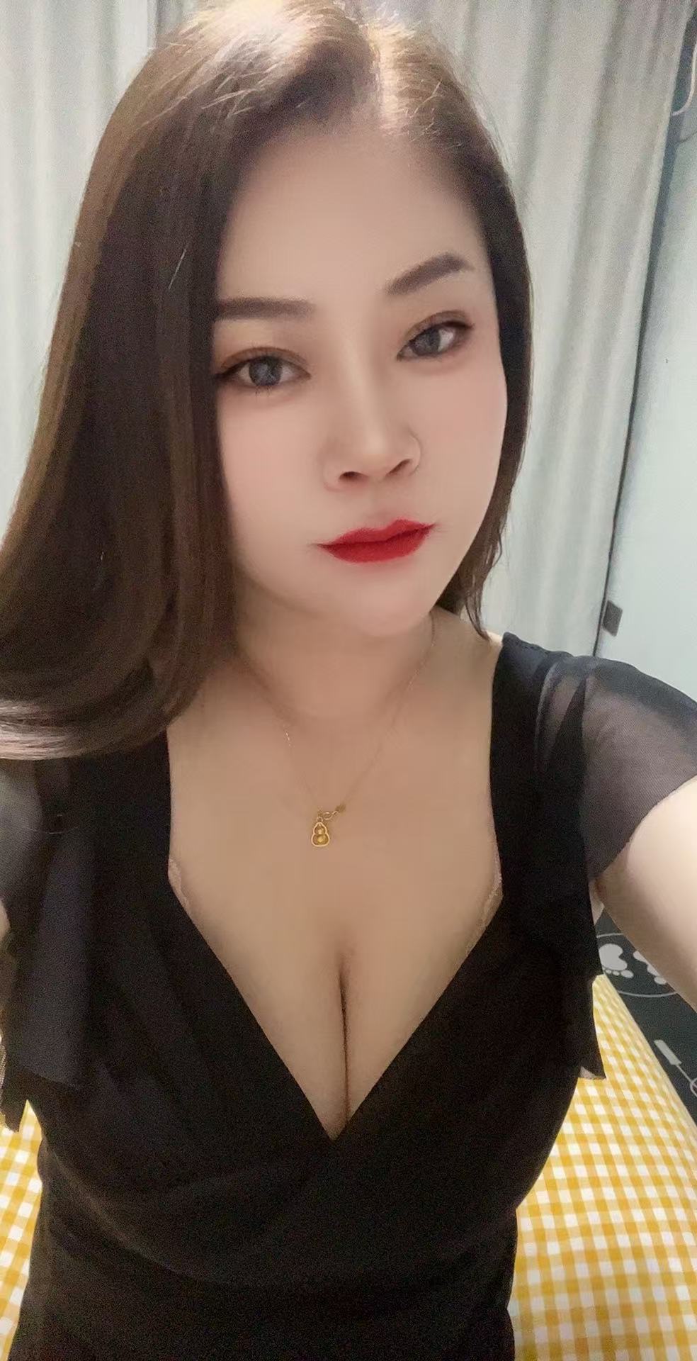 泉山大白奶御姐甜甜