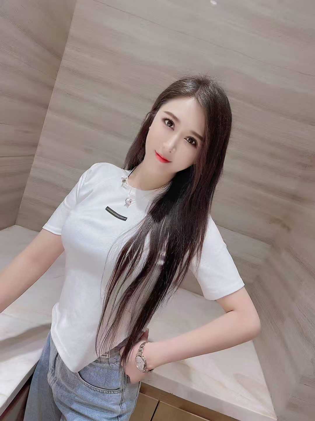 和平白嫩美妞小妮