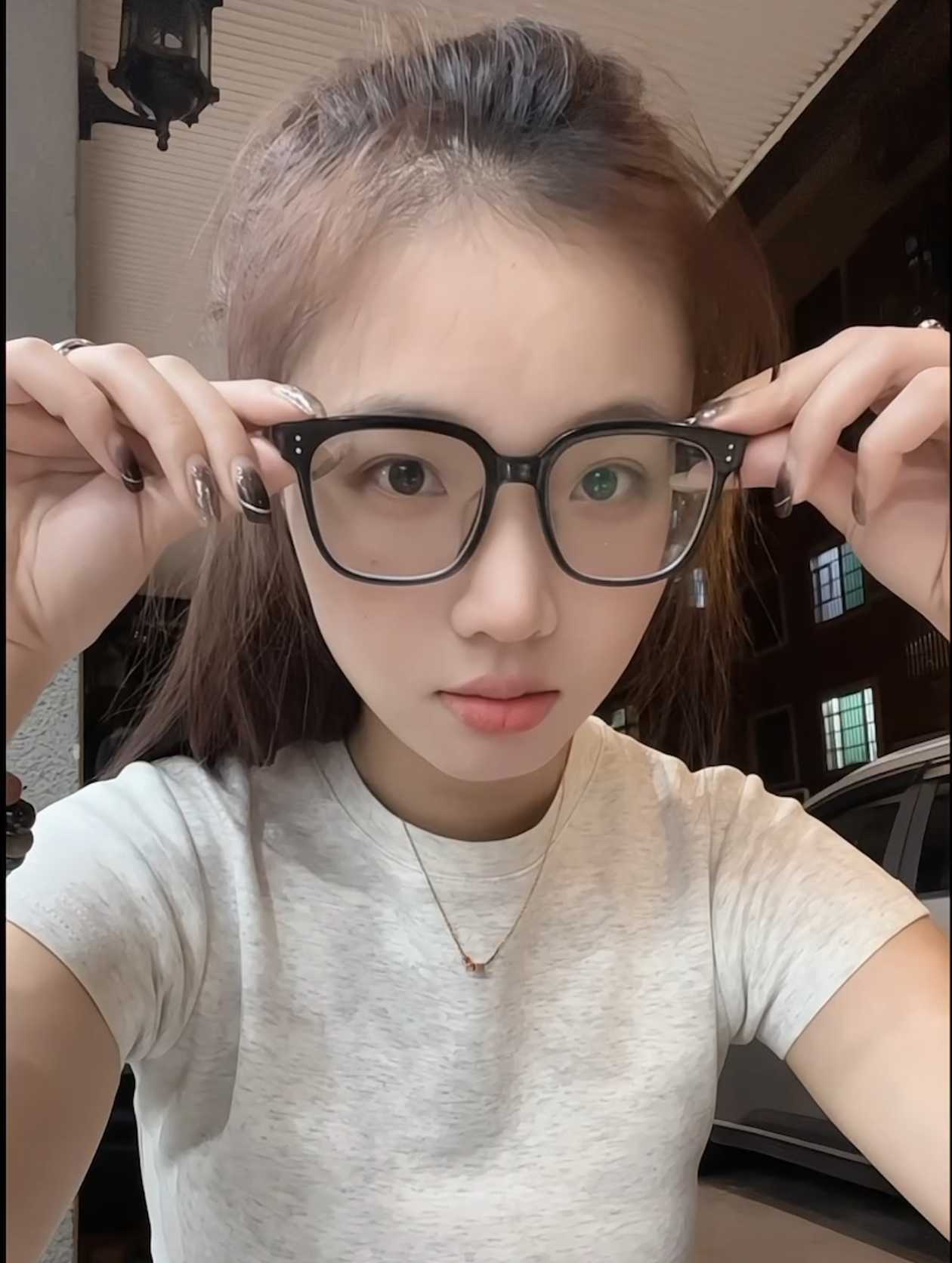 反差大学生眼镜妹