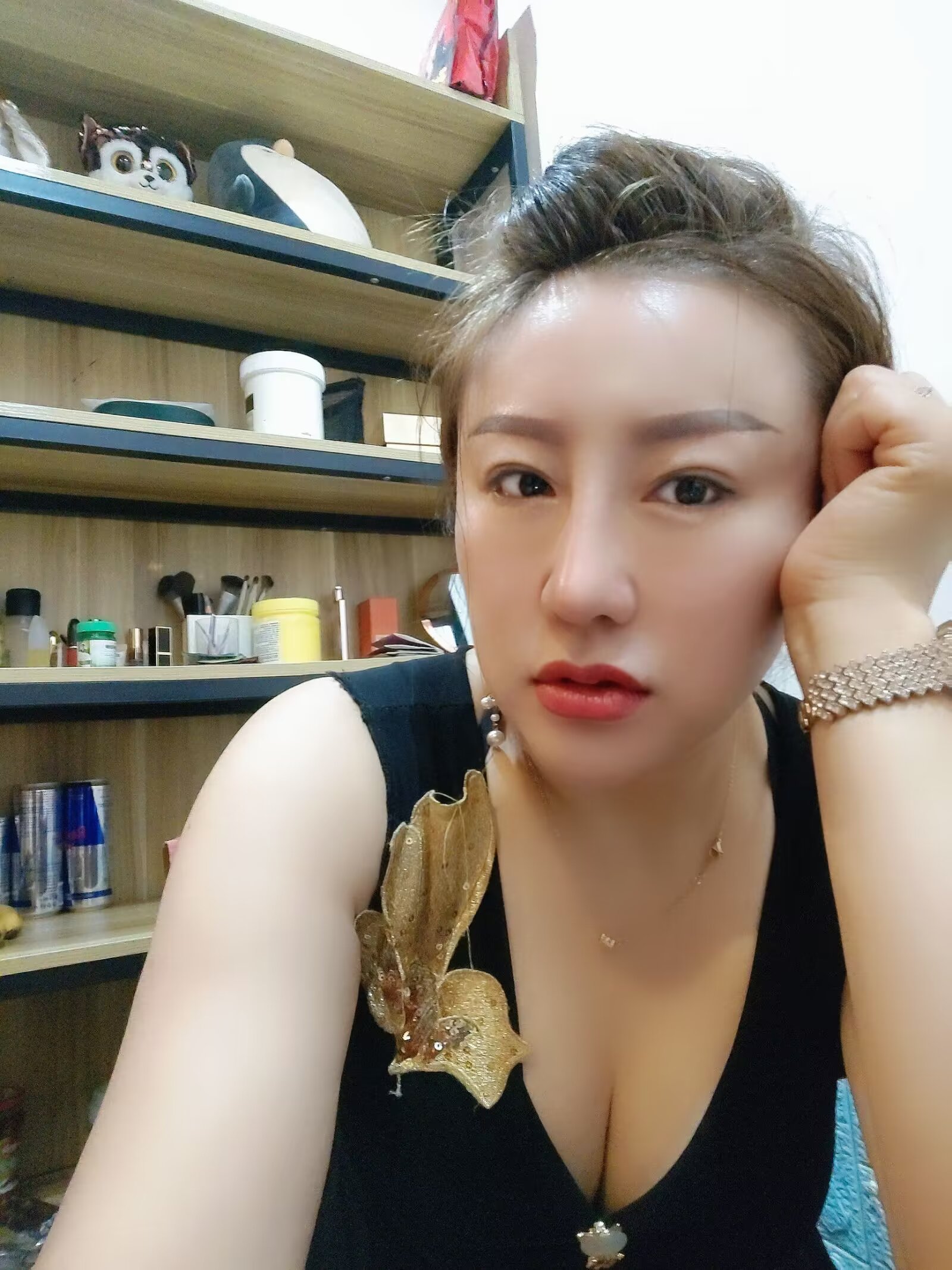 辽阳本地的一个阿姨，人挺热情开朗