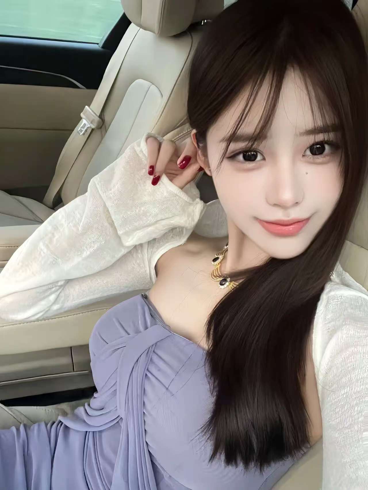 新市白嫩丰满甜妹