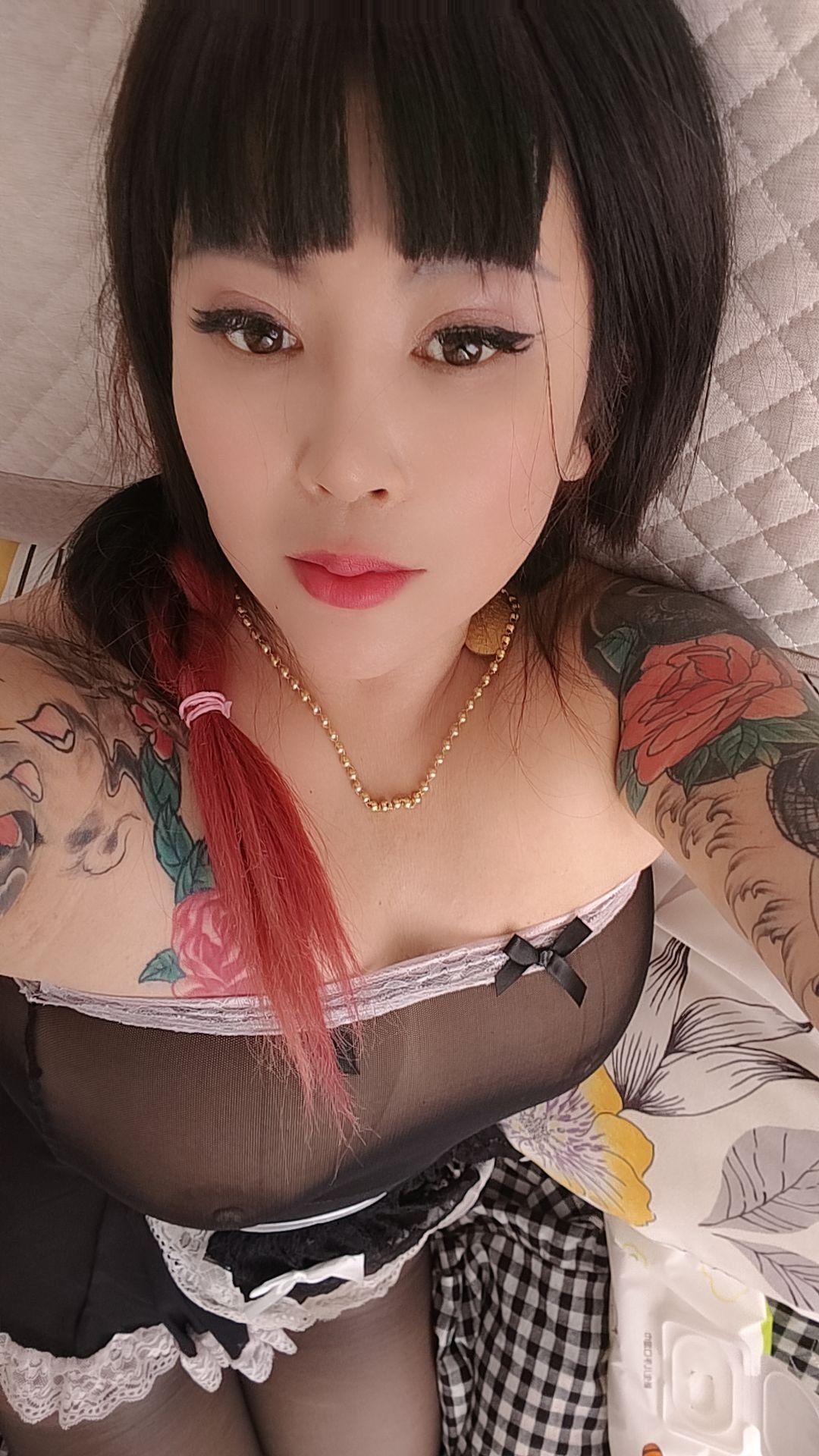 卧龙热辣大奶瓶