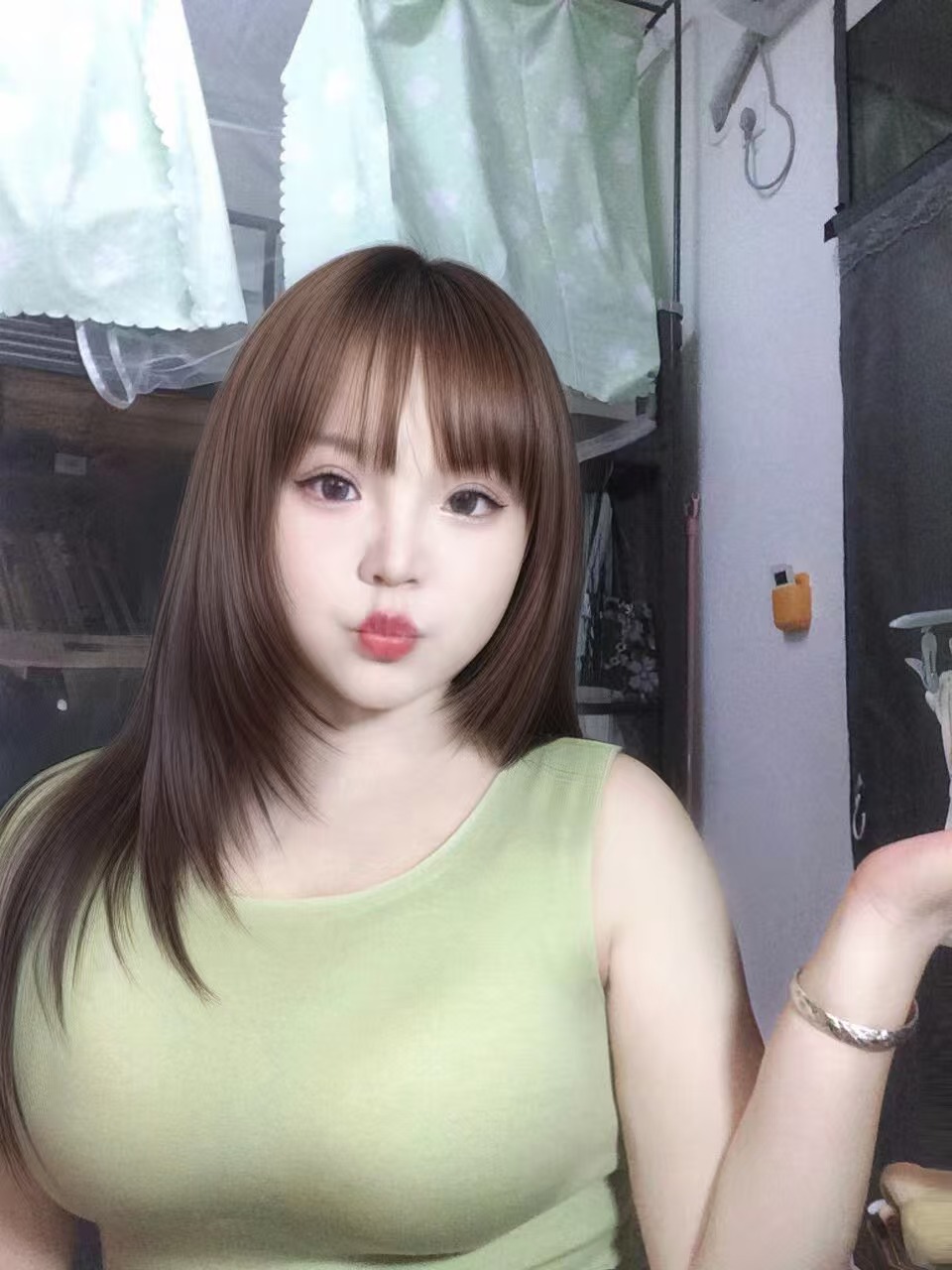 白嫩爆乳肉弹炮架琪琪