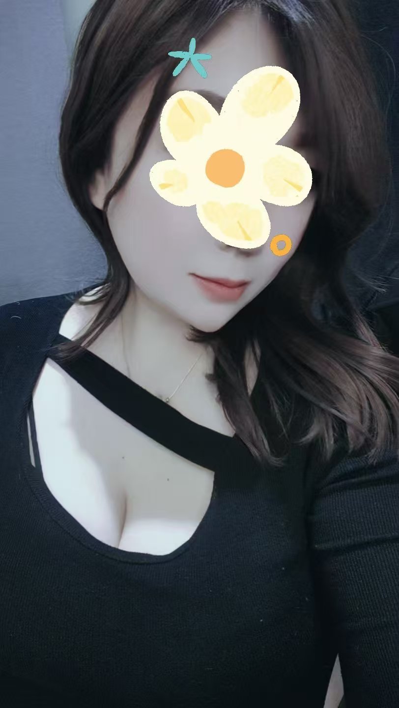 丰满热辣小少妇雪儿