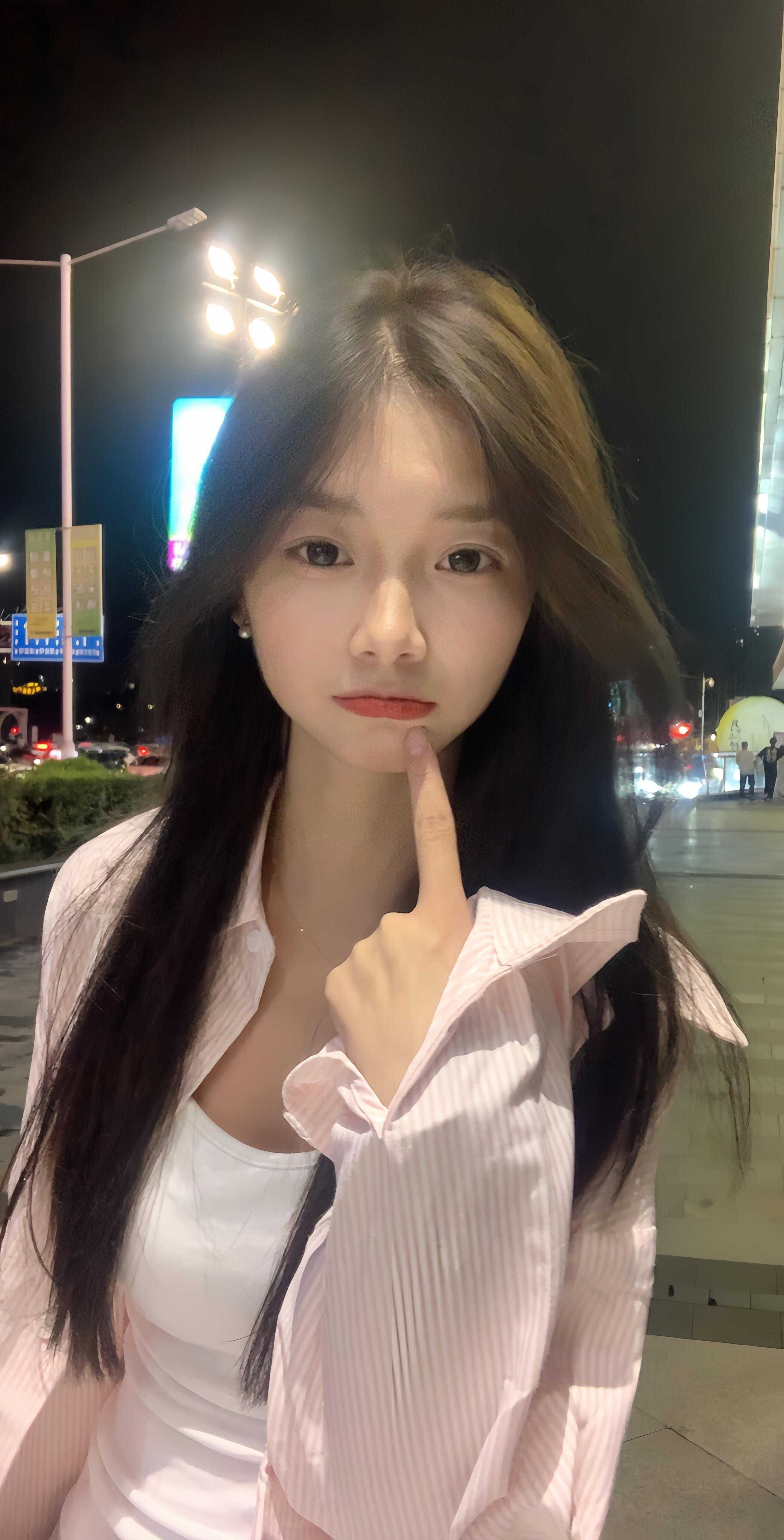 绿地乐和城00后小妹