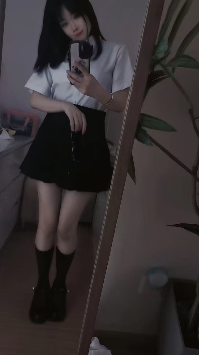 情趣眼镜嫩妞梦梦