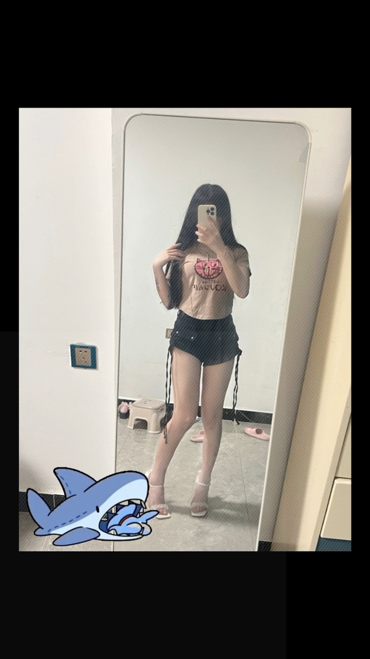 身材好的年轻小女生