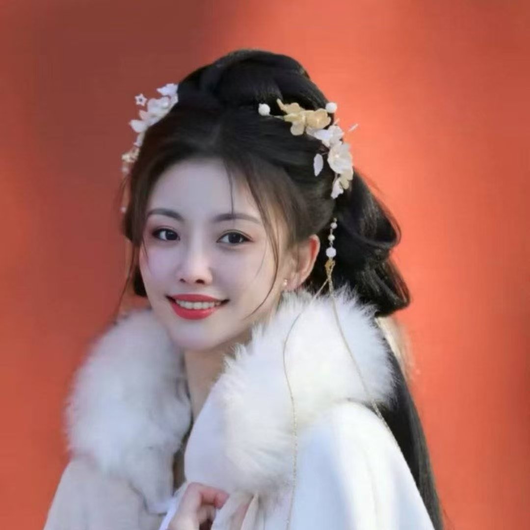 热辣美妞慕奶昔