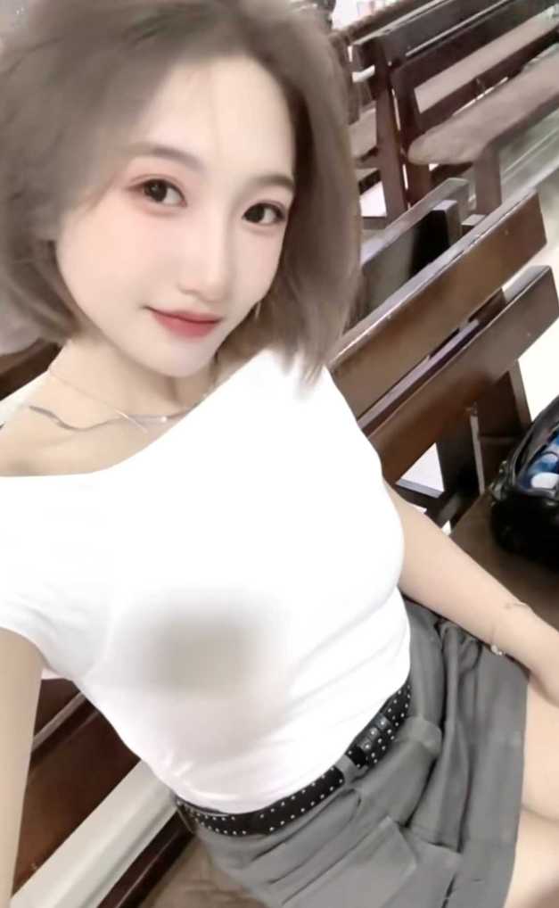 年轻貌美身材好