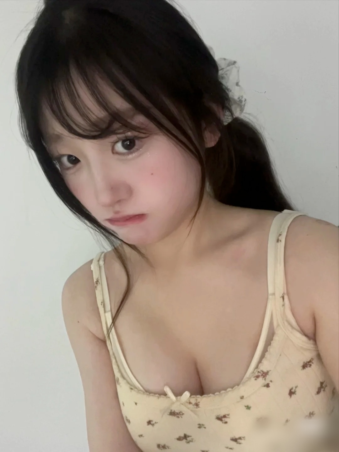 大胸萌妹，网上自己寻得，分享