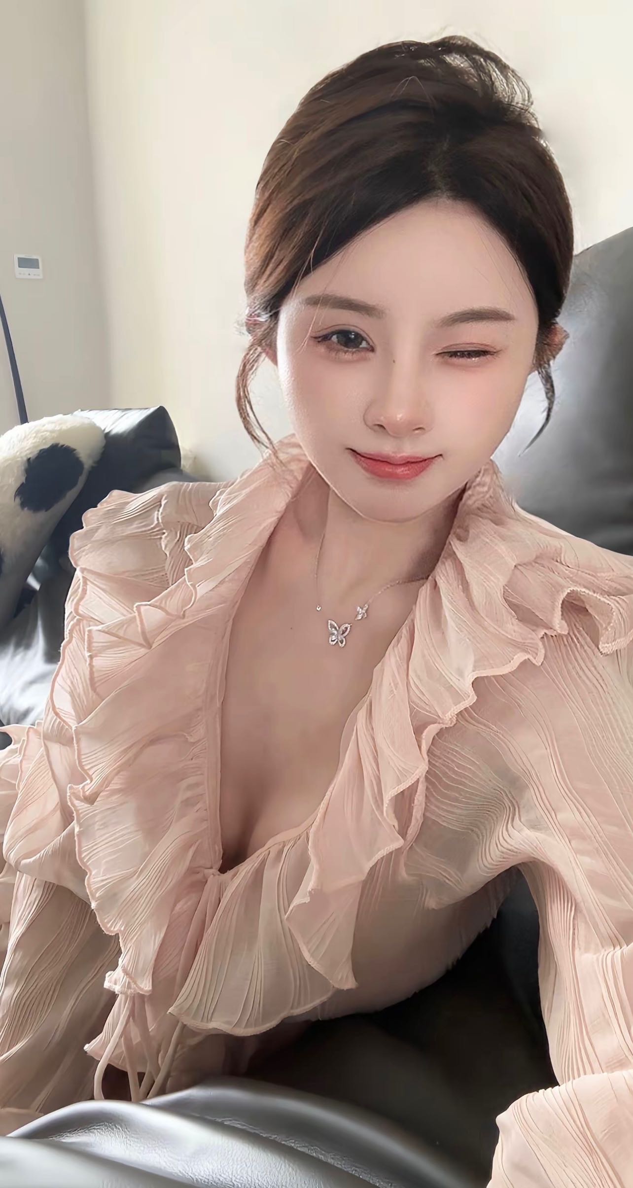 湛江开发区美容院上班的兼职小美女