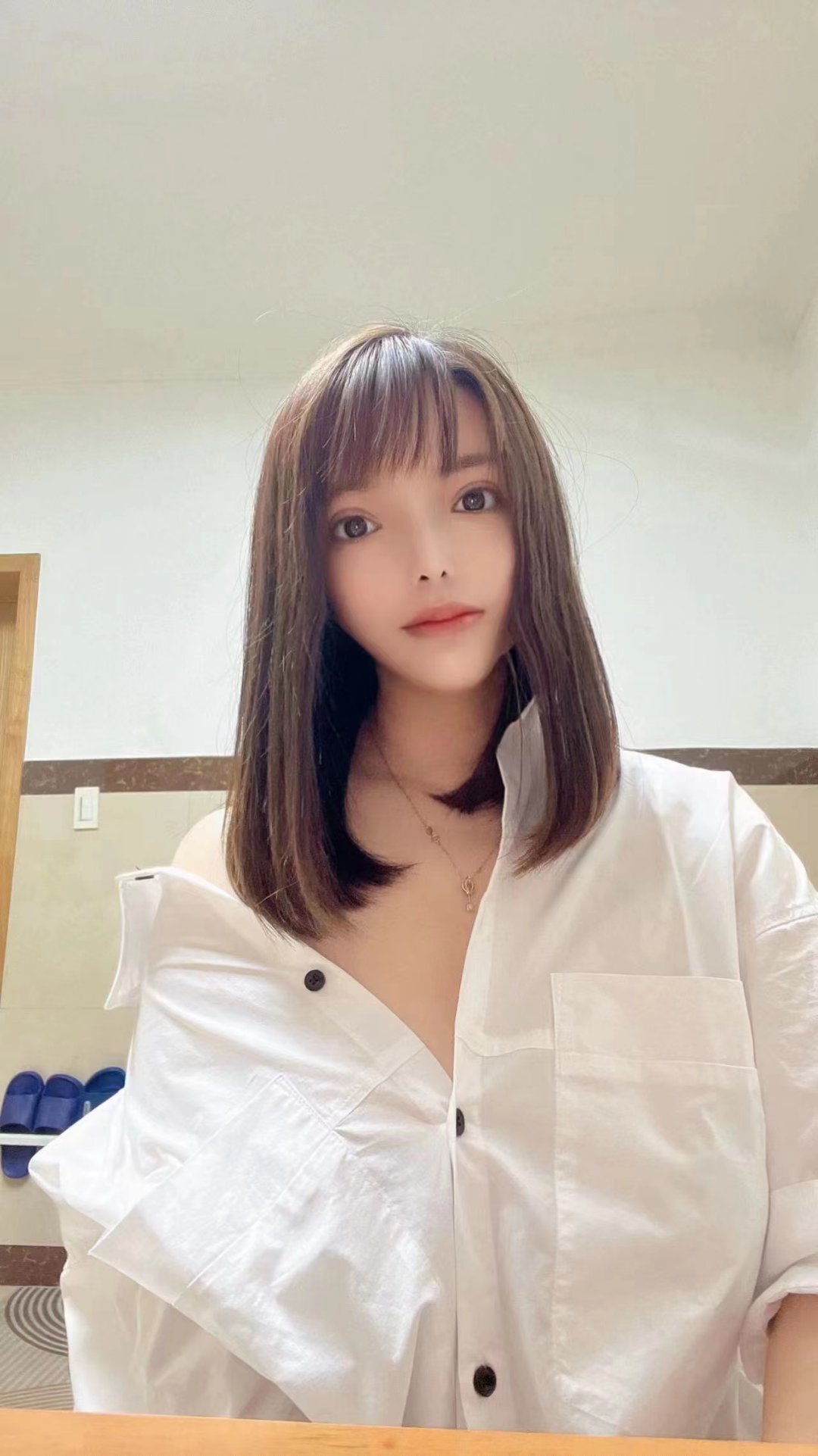 丰满大胸辣妹露露