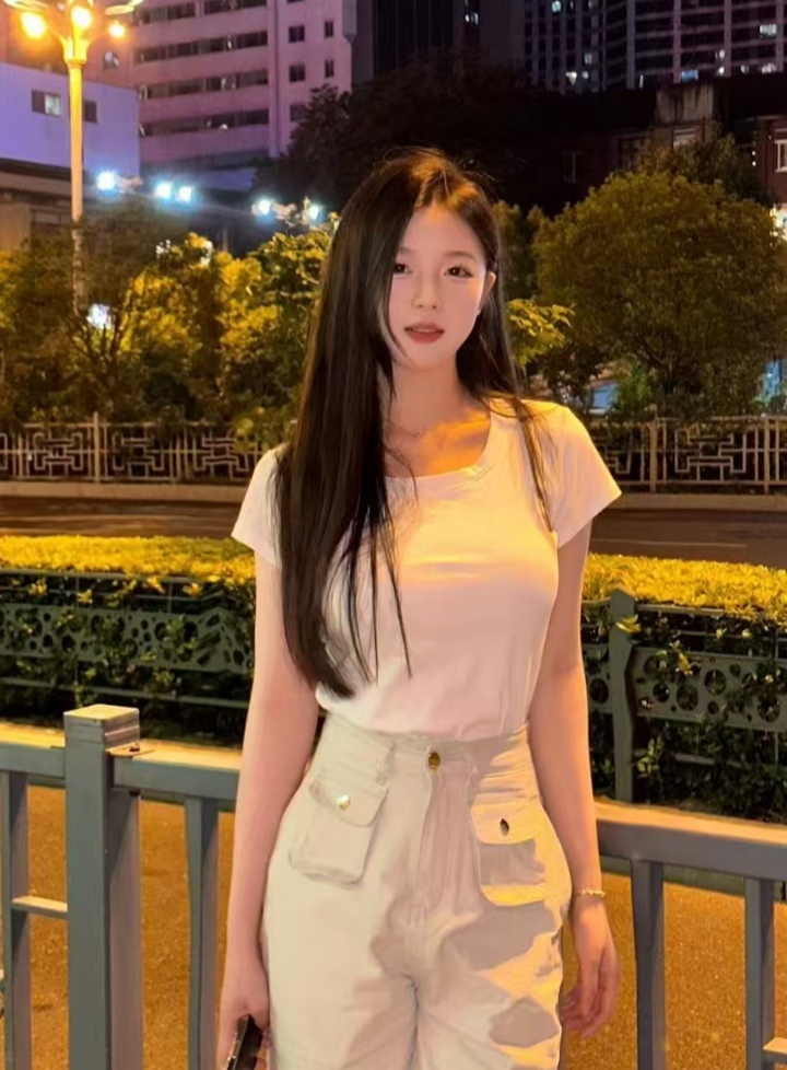 浦东白嫩甜妹