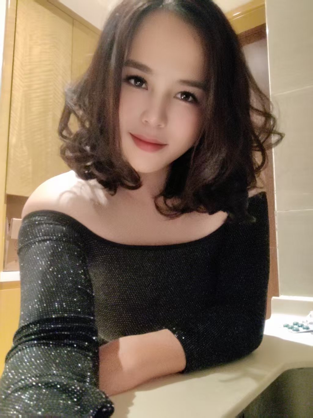 热辣短发御姐七喜