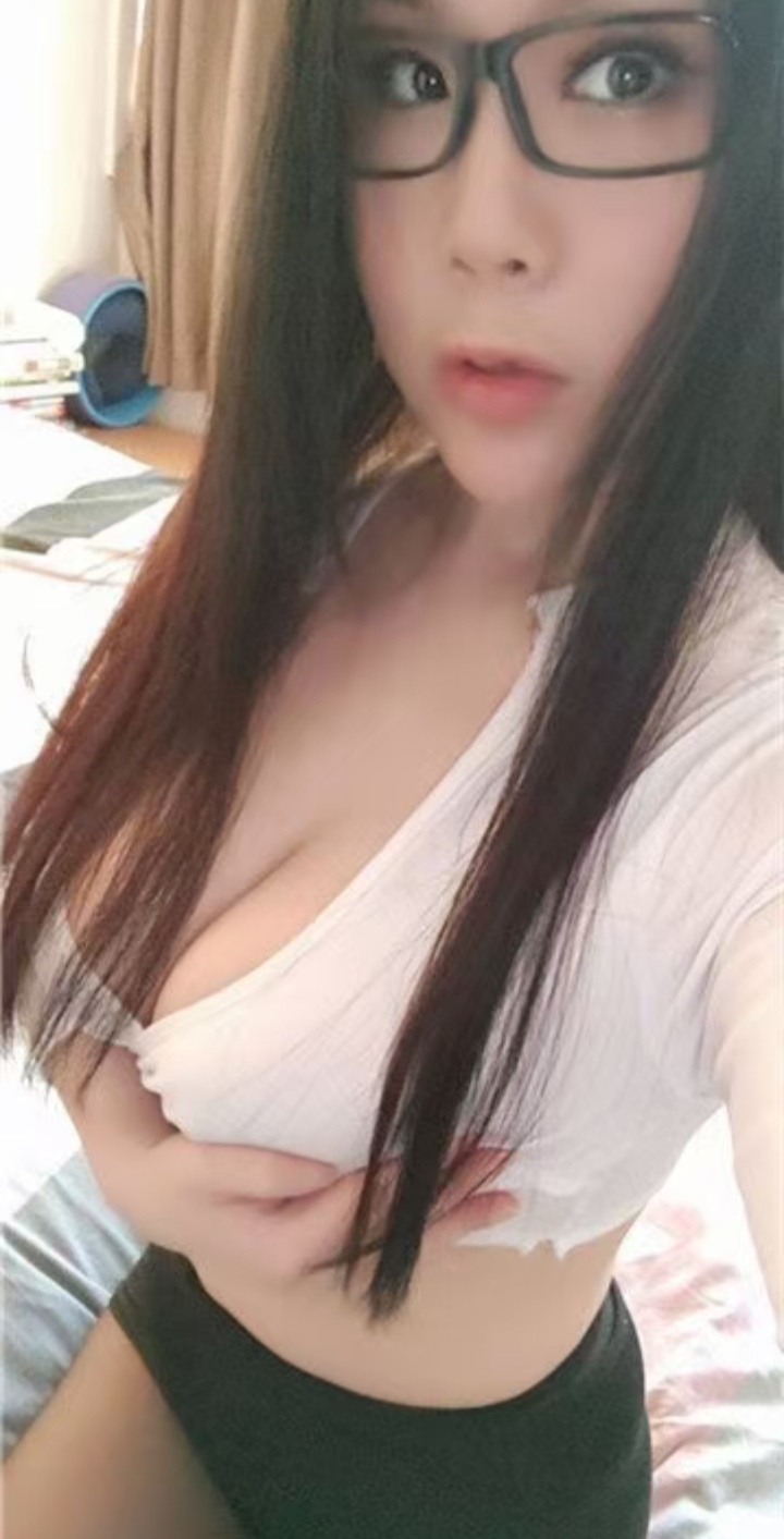 虹口情趣眼镜妞大胸瑶
