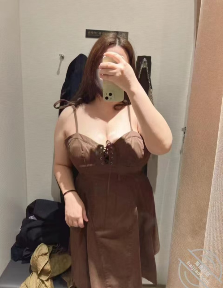 丰满肉感小少妇