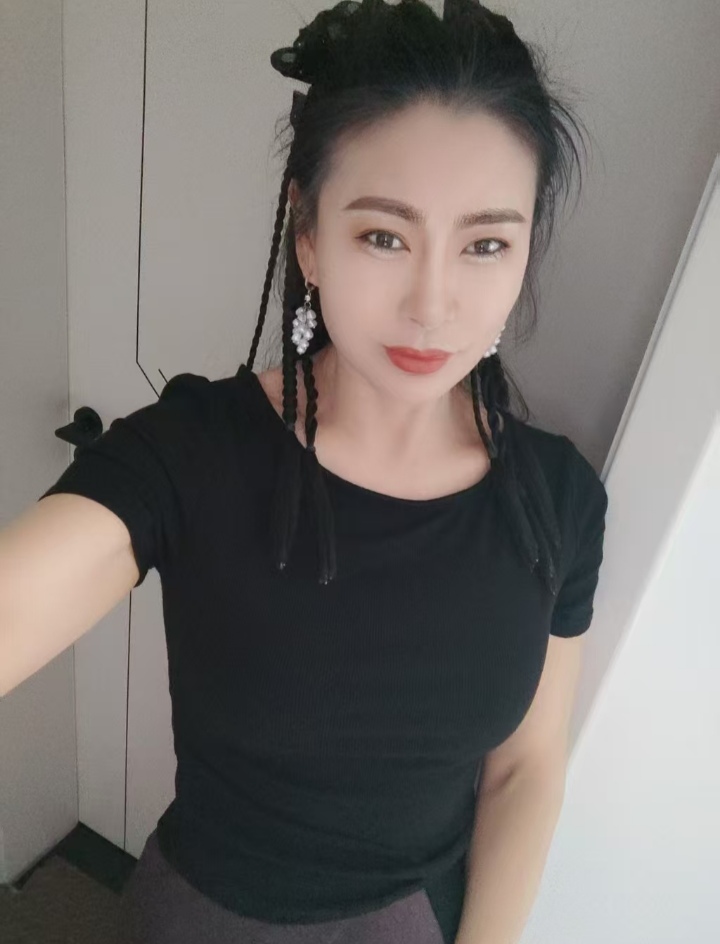 泉山丰润御姐莉莉