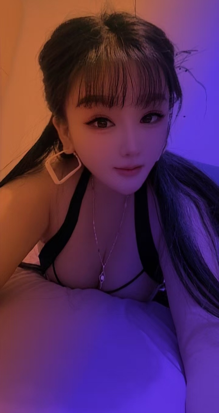 西湖惹火大胸妹依诺