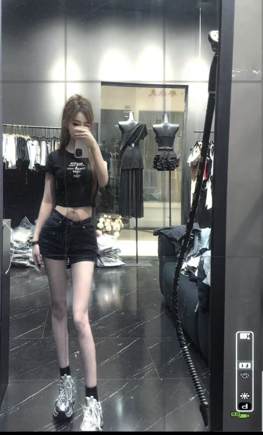 偶尔兼职，有工作室，也可以外出