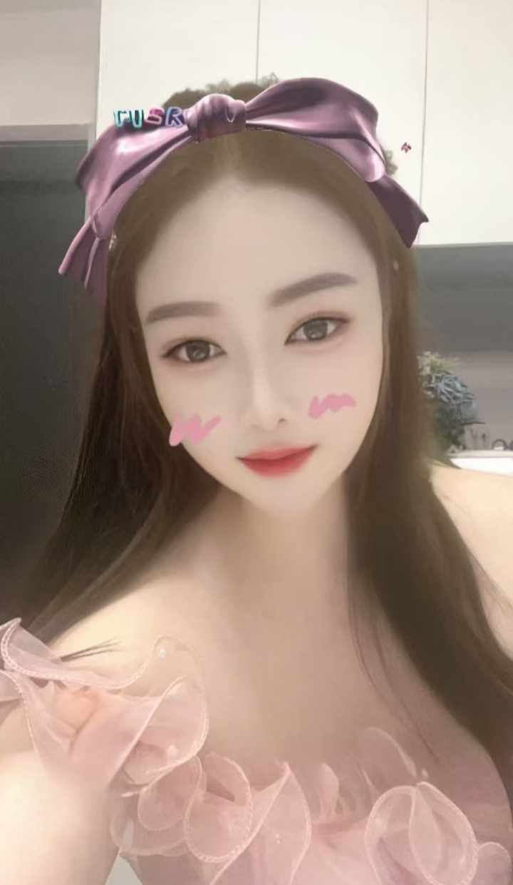 丰润辣妹布莱尼小甜甜