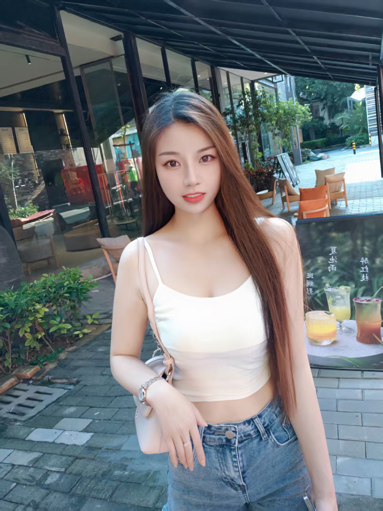 沙区白嫩美妞月亮