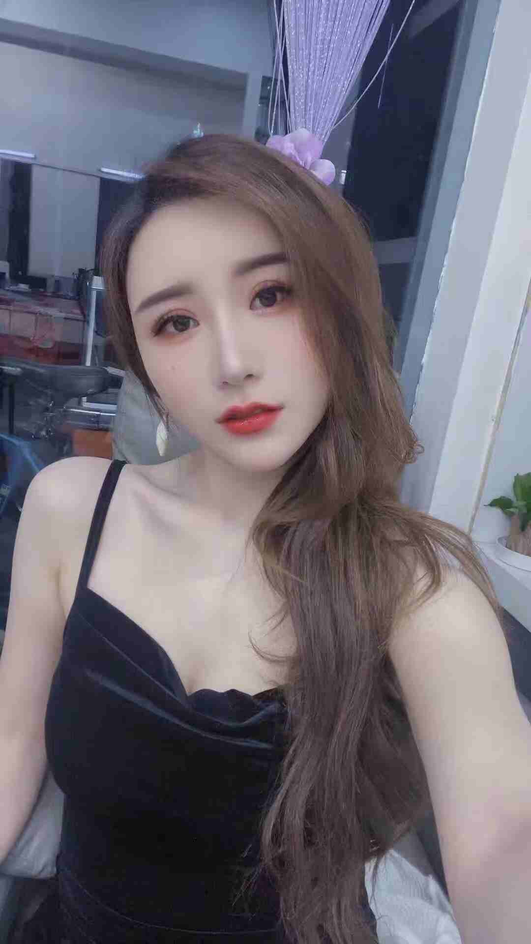 热辣身材妖精小雅