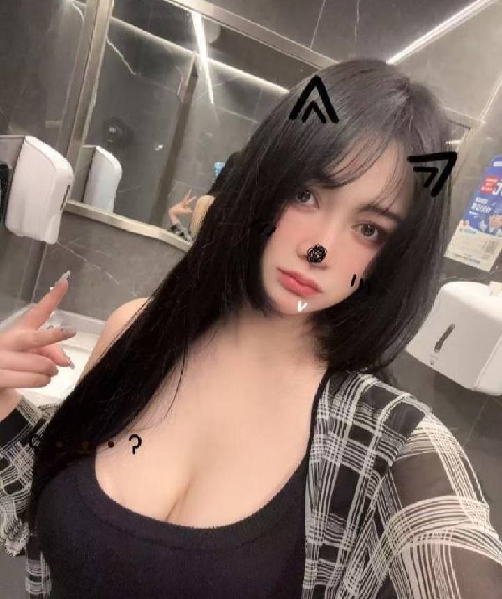 极品身材嫩妹小月亮