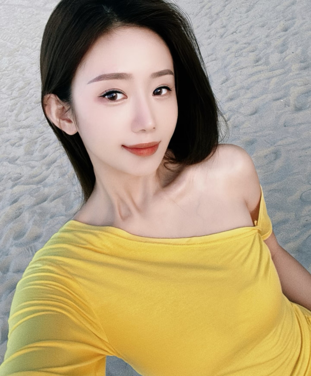 美女来袭,胸大腰细大长腿