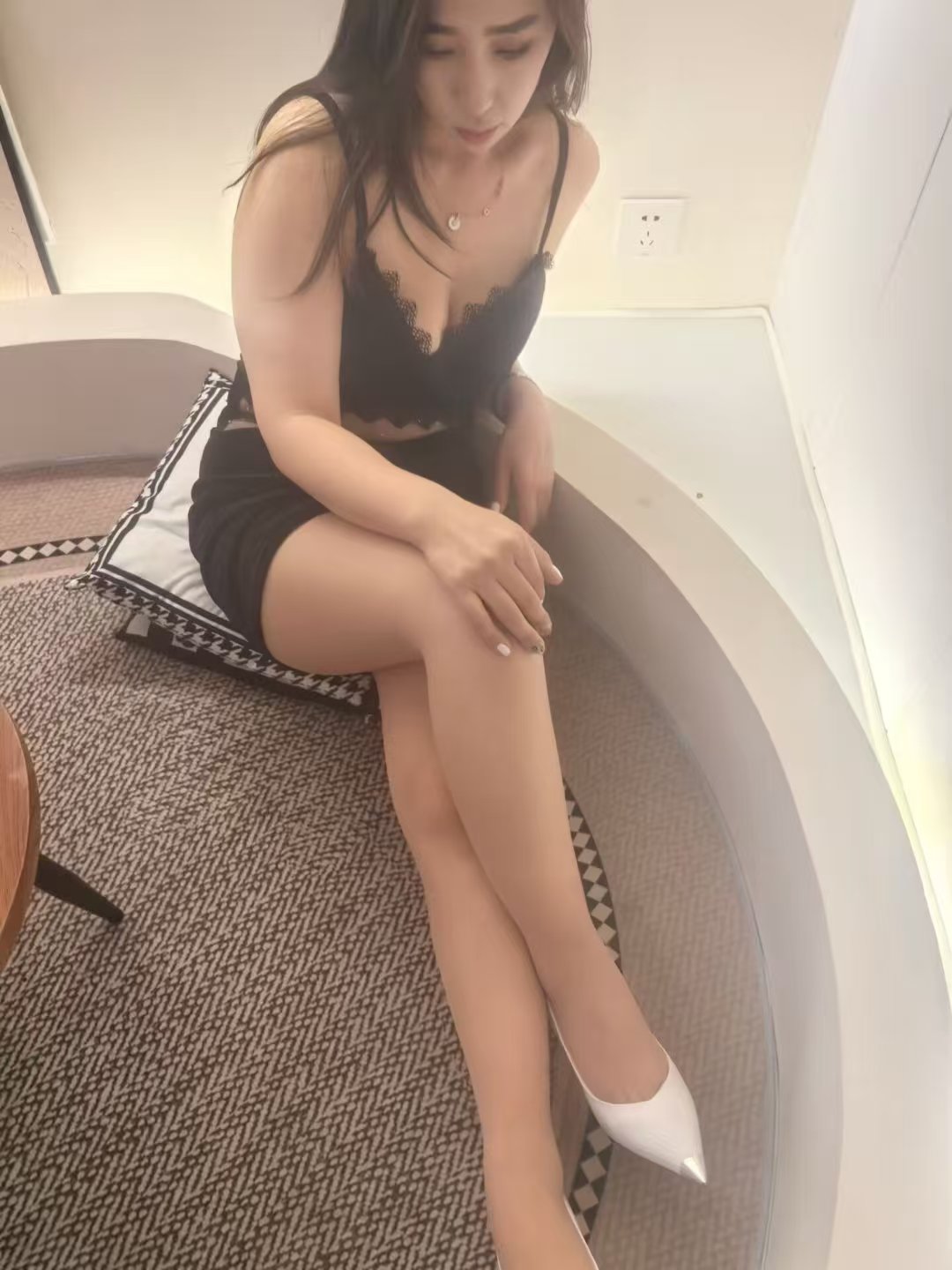 历城美腿御姐倩倩