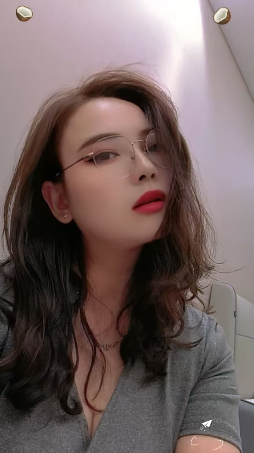 爱舔的眼镜Sao姐