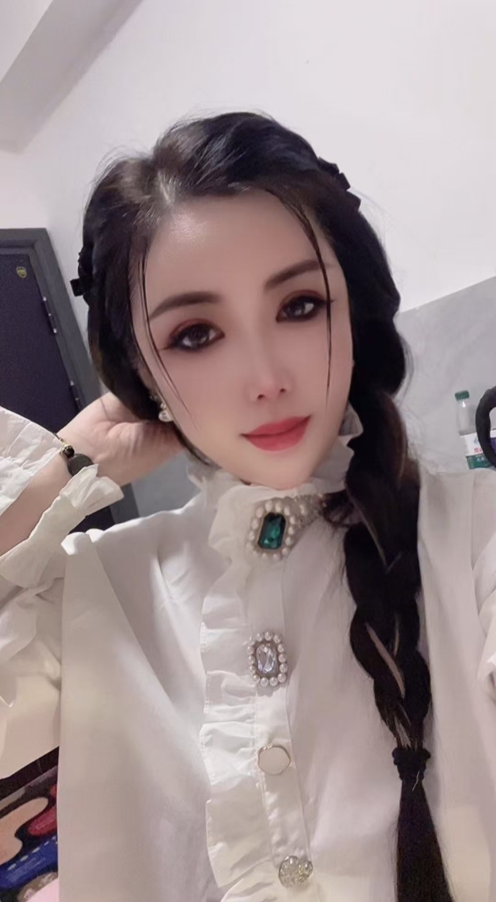 上城美艳御姐雯雯