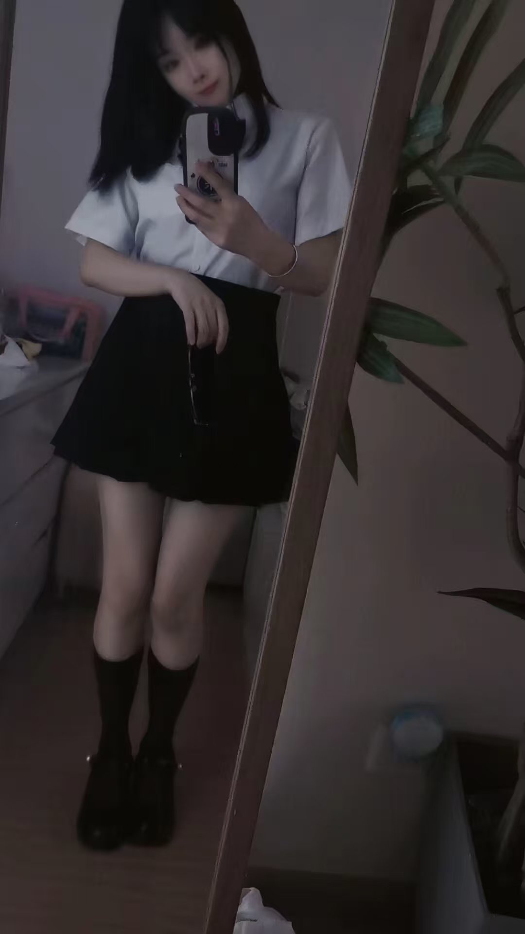白嫩制服眼镜妞萌萌