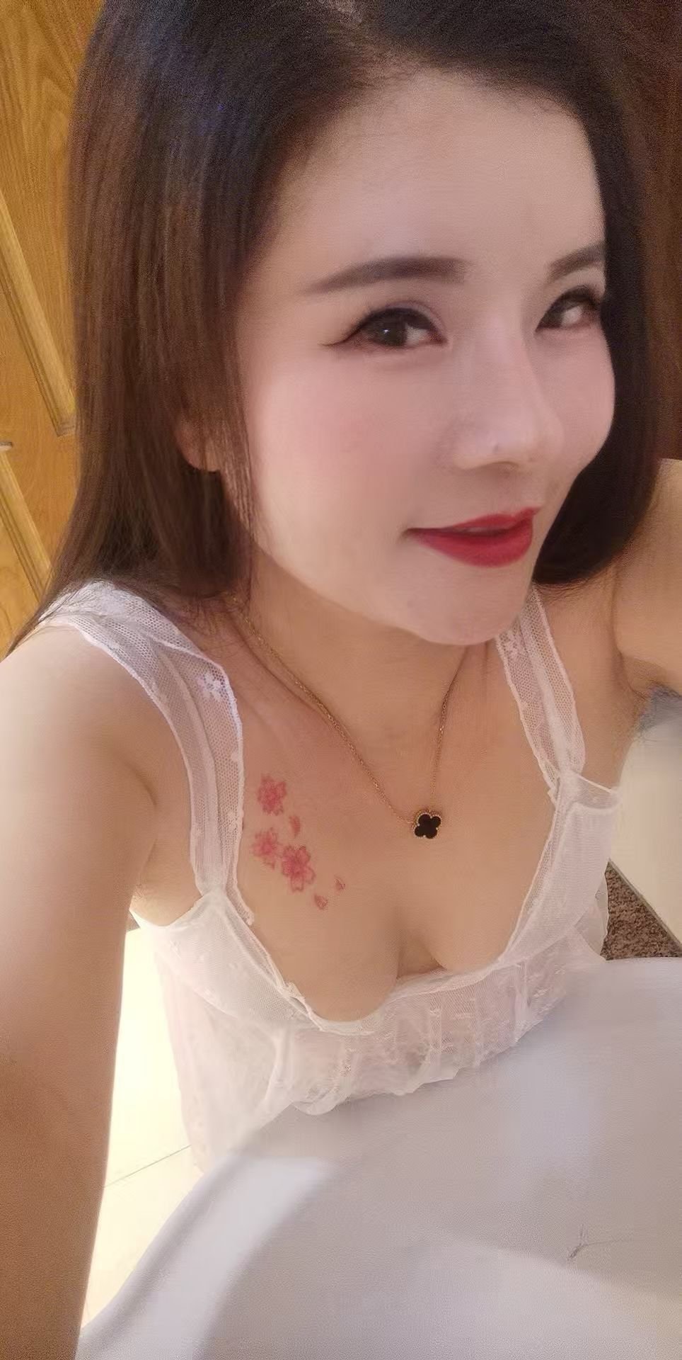 上城美艳性感辣妹小朵