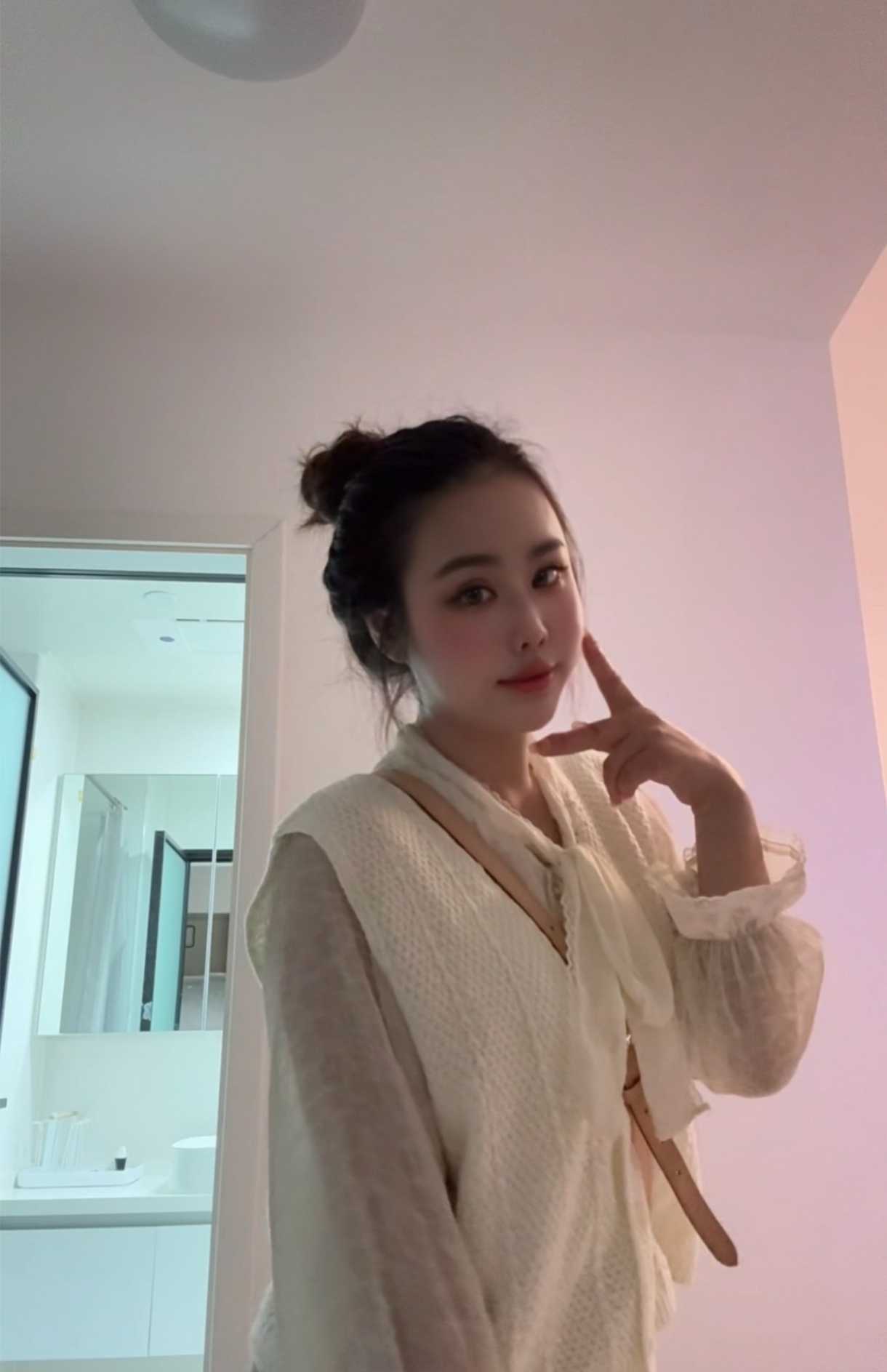 梅花园高质量美女 很紧很爽 美杨杨
