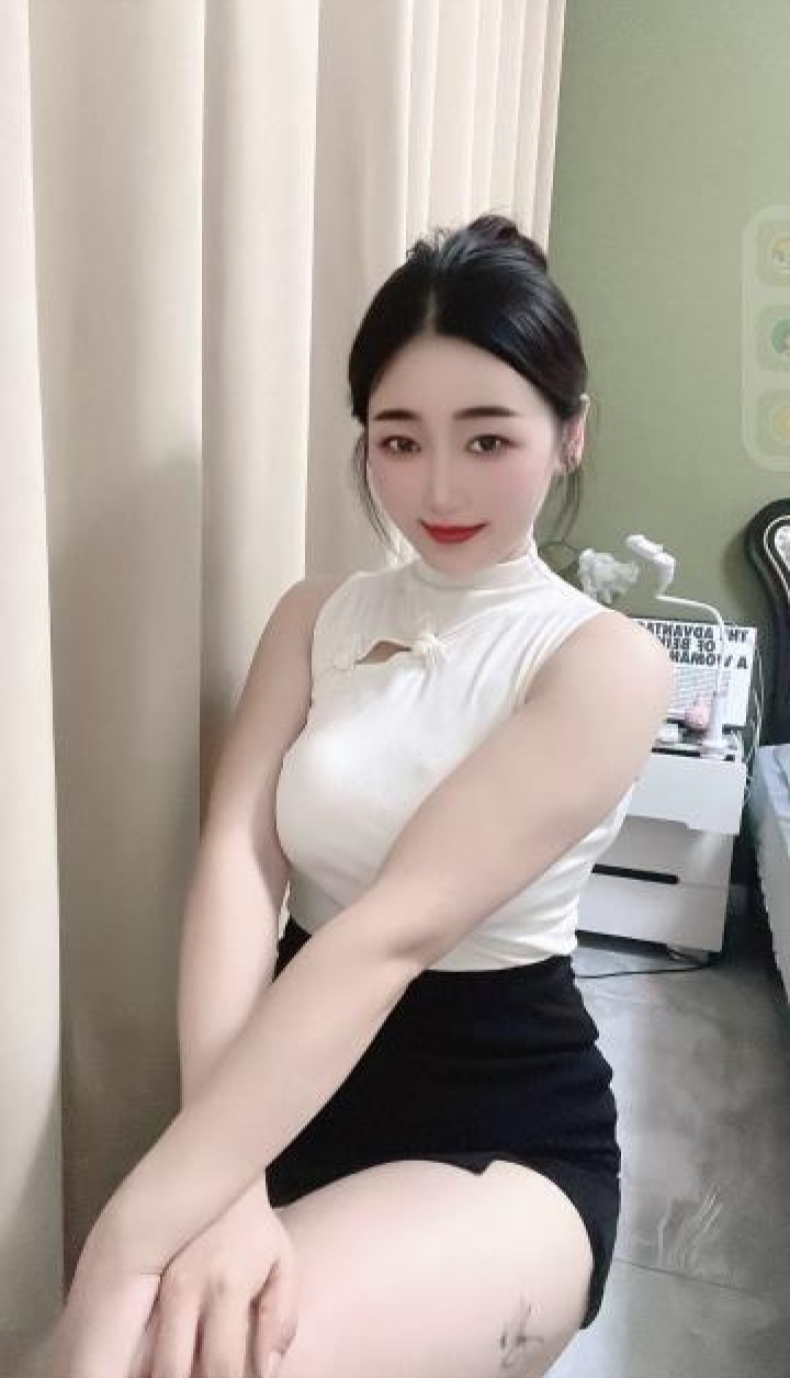 微胖极品小姐姐麦芽