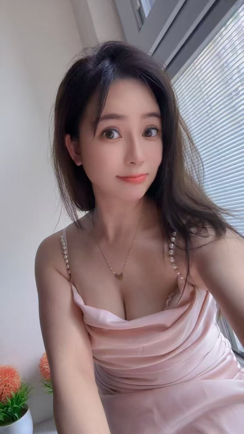 丰润白嫩御姐婉儿