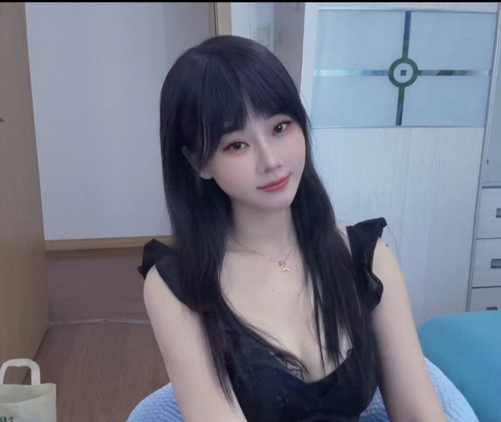 丰满制服甜妹灵灵