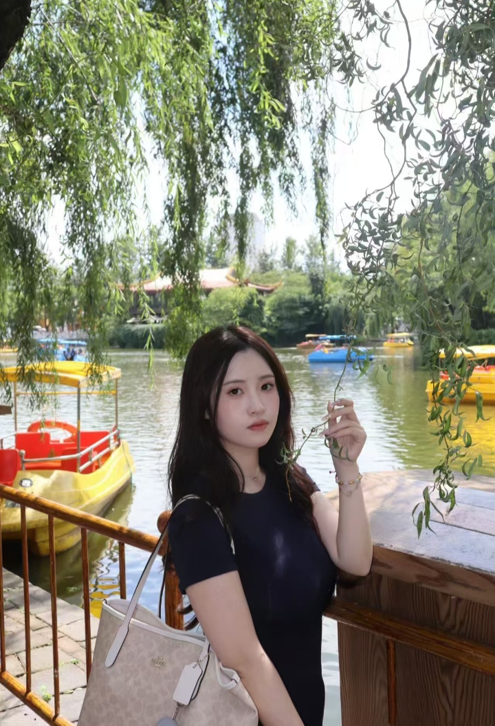 白嫩丰满小姐姐汐汐