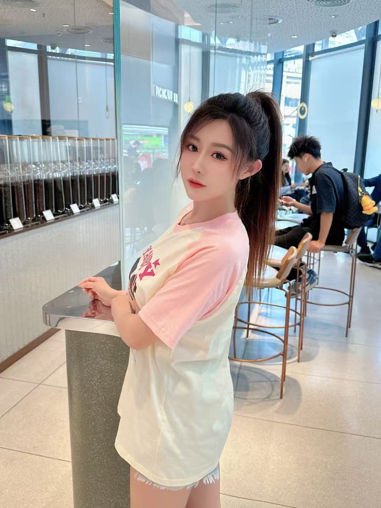 白云性感美妞彬彬
